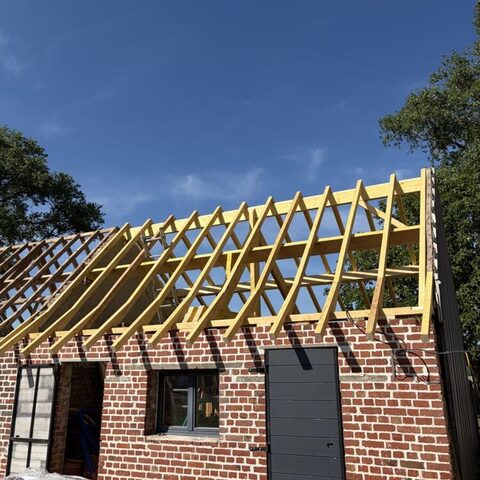 Charpente et toiture en construction — chantier Wood&C